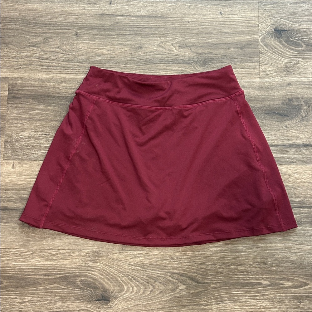 ladies tennis skirt.  Maroon in color.   Excellent condition. Size Small
